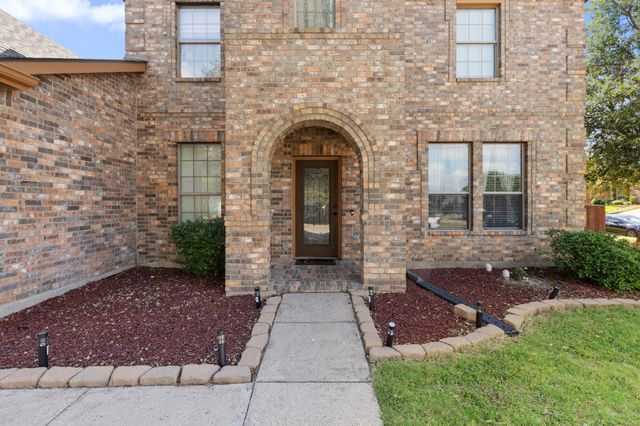 12121 Treeline Drive, Fort Worth, TX 76036