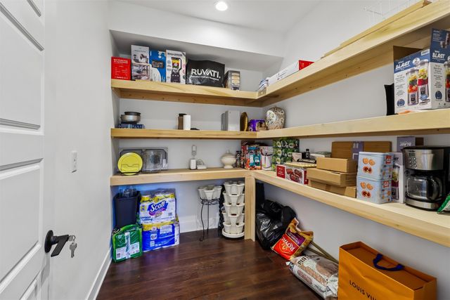 1010 Frederick Avenue, Des Moines, IA 50315