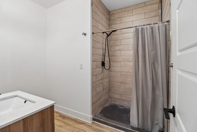 1010 Frederick Avenue, Des Moines, IA 50315