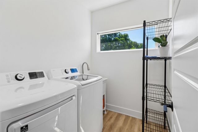 1010 Frederick Avenue, Des Moines, IA 50315