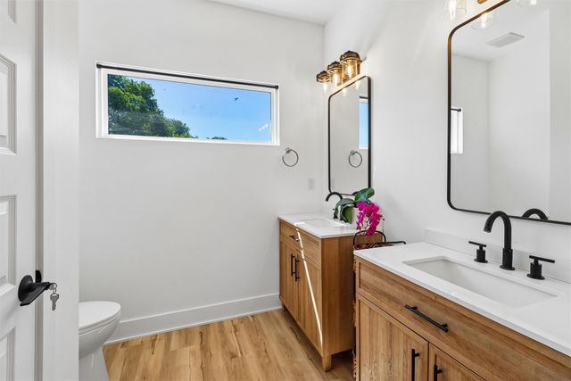 1010 Frederick Avenue, Des Moines, IA 50315