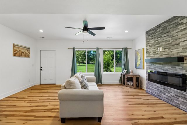 1010 Frederick Avenue, Des Moines, IA 50315
