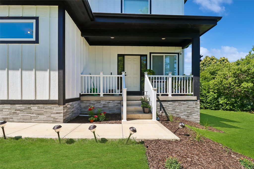 1010 Frederick Avenue, Des Moines, IA 50315