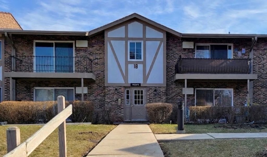9S220 Frontage Road 18-105, Willowbrook, IL 60527