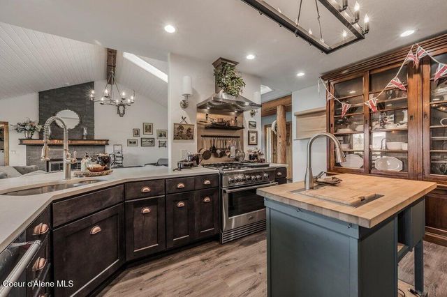 2875 Gold Creek RD, Sandpoint, ID 83864