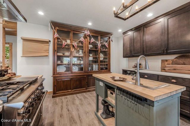 2875 Gold Creek RD, Sandpoint, ID 83864