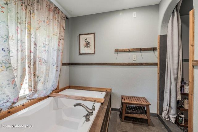 2875 Gold Creek RD, Sandpoint, ID 83864