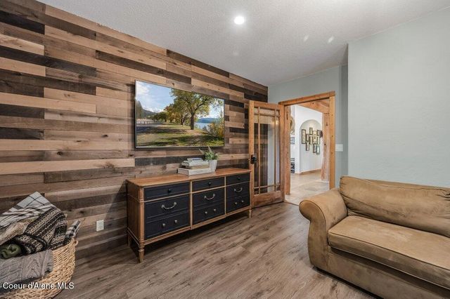 2875 Gold Creek RD, Sandpoint, ID 83864