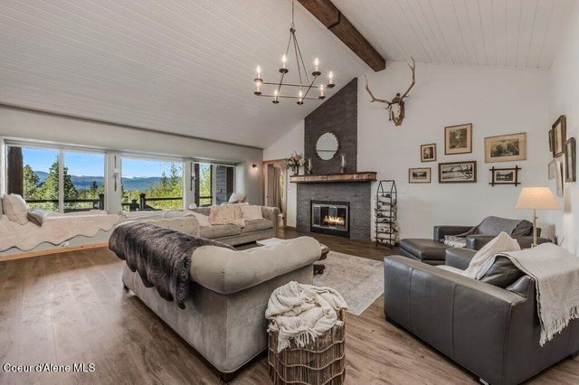 2875 Gold Creek RD, Sandpoint, ID 83864