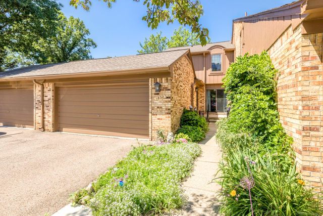 1832 Burning Bush Court, Rochester Hills, MI 48309