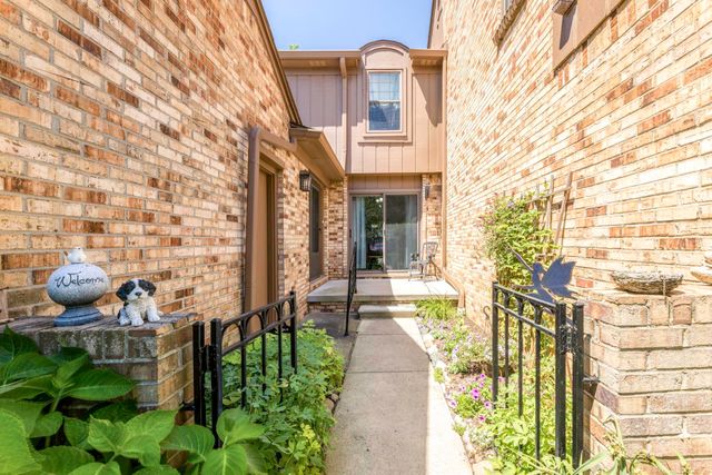 1832 Burning Bush Court, Rochester Hills, MI 48309