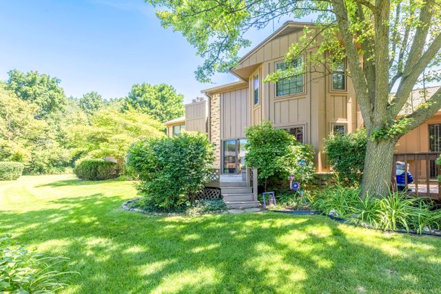 1832 Burning Bush Court, Rochester Hills, MI 48309