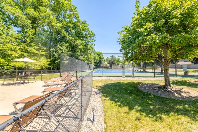 1832 Burning Bush Court, Rochester Hills, MI 48309