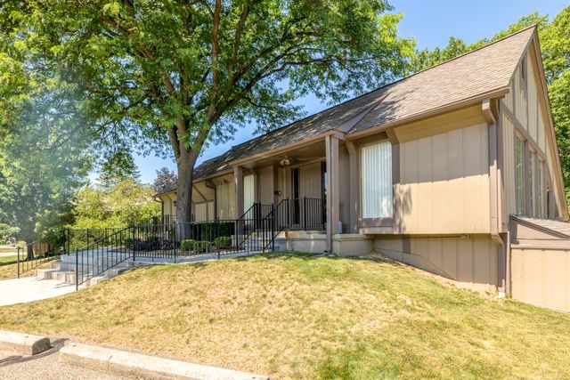1832 Burning Bush Court, Rochester Hills, MI 48309