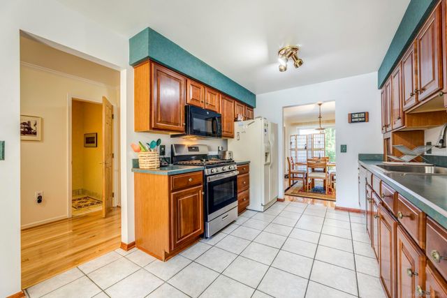1832 Burning Bush Court, Rochester Hills, MI 48309