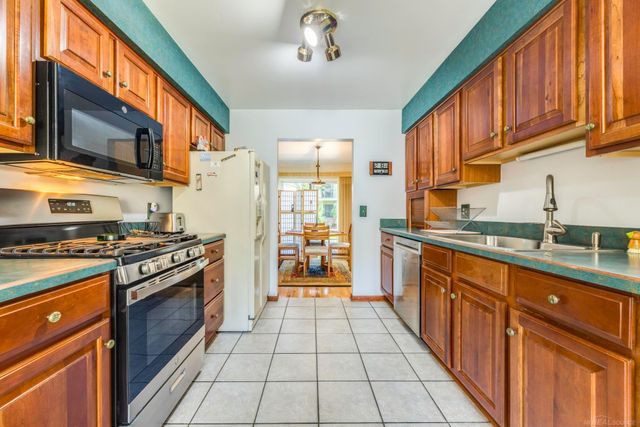 1832 Burning Bush Court, Rochester Hills, MI 48309
