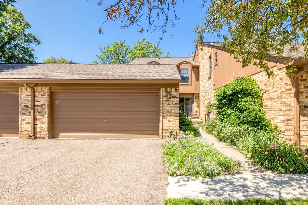 1832 Burning Bush Court, Rochester Hills, MI 48309