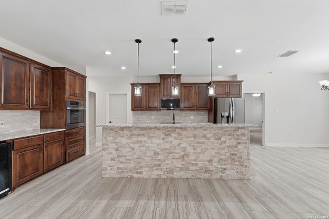 123 Tomahawk, Seguin, TX 78155