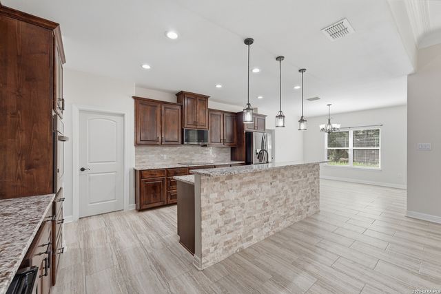 123 Tomahawk, Seguin, TX 78155