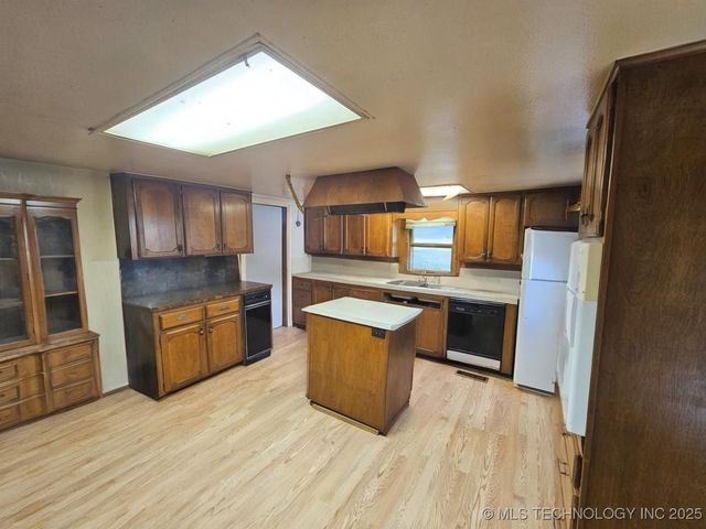 310 E Adler, Davis, OK 73030