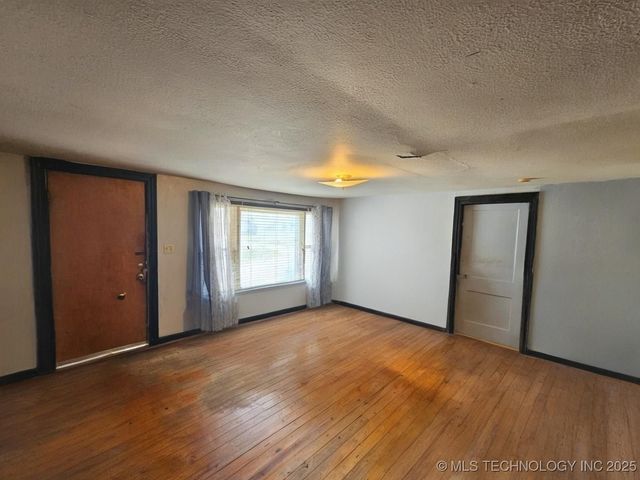 310 E Adler, Davis, OK 73030