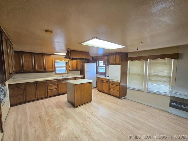 310 E Adler, Davis, OK 73030