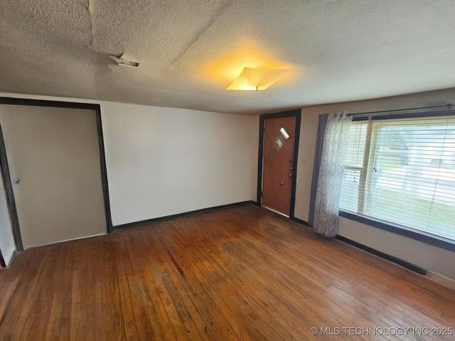 310 E Adler, Davis, OK 73030