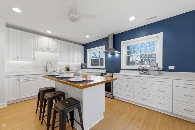 4701 S Woodlawn Avenue, Chicago, IL 60615