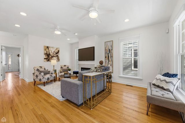 4701 S Woodlawn Avenue, Chicago, IL 60615