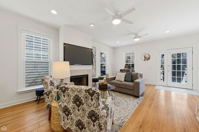 4701 S Woodlawn Avenue, Chicago, IL 60615