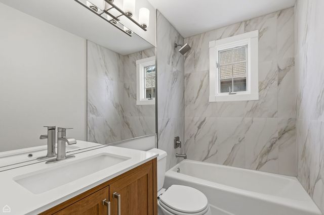 4701 S Woodlawn Avenue, Chicago, IL 60615
