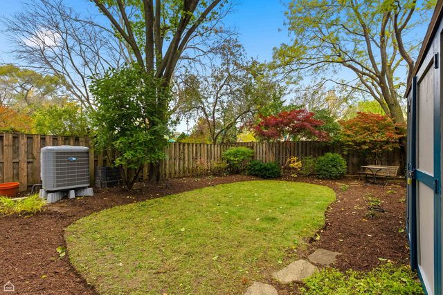 4701 S Woodlawn Avenue, Chicago, IL 60615