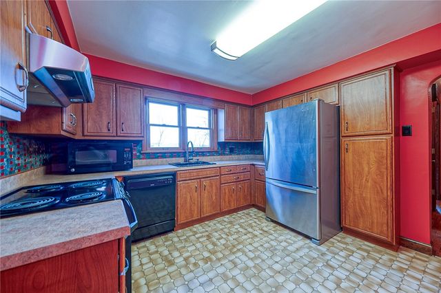 93 Pennsylvania Blvd., Monessen, PA 15062