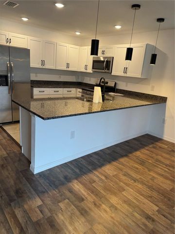 413 W BERESFORD AVENUE, Deland, FL 32720