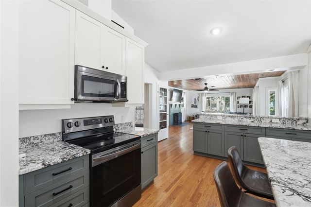 517 AVERY AVENUE, Crystal Beach, FL 34681