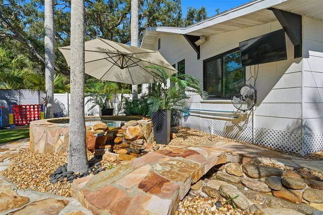 517 AVERY AVENUE, Crystal Beach, FL 34681