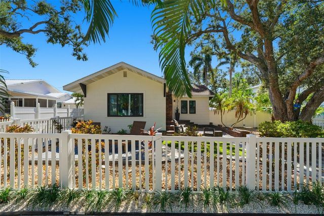 517 AVERY AVENUE, Crystal Beach, FL 34681