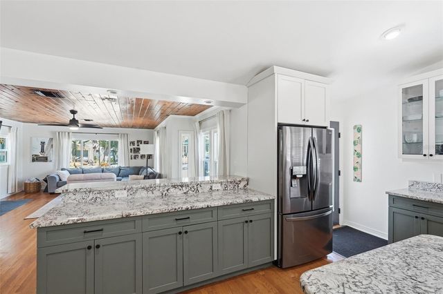 517 AVERY AVENUE, Crystal Beach, FL 34681