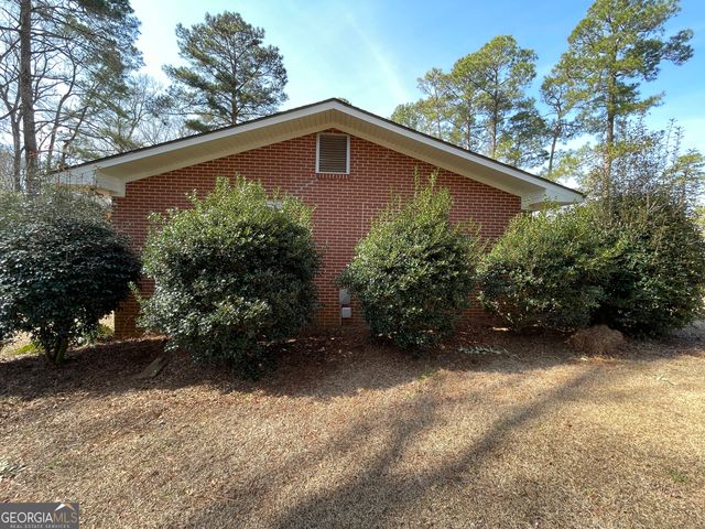 1438 Ga Highway 126, Cochran, GA 31014