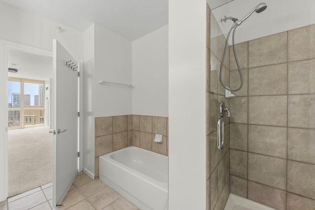 645 N Kingsbury Street 2202, Chicago, IL 60654