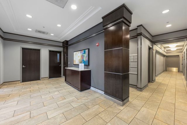 645 N Kingsbury Street 2202, Chicago, IL 60654