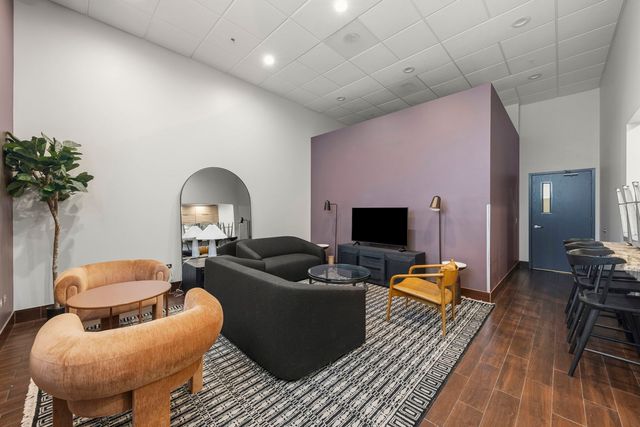 645 N Kingsbury Street 2202, Chicago, IL 60654