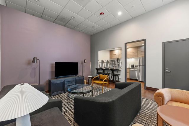 645 N Kingsbury Street 2202, Chicago, IL 60654