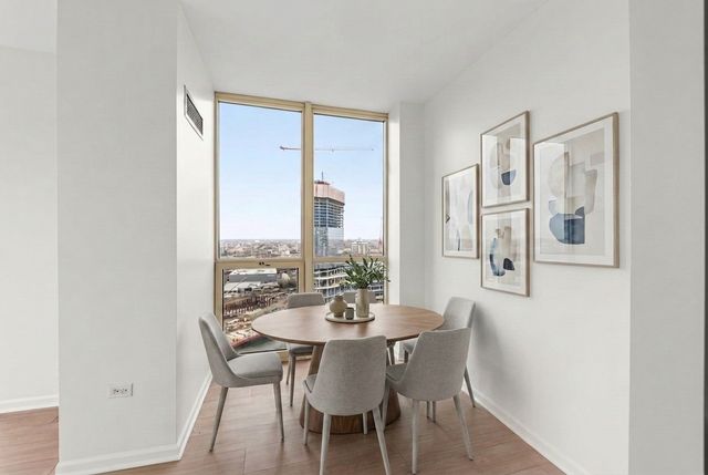 645 N Kingsbury Street 2202, Chicago, IL 60654