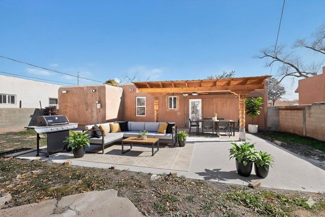 1133 Girard Boulevard NE, Albuquerque, NM 87106