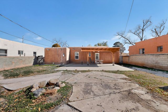 1133 Girard Boulevard NE, Albuquerque, NM 87106