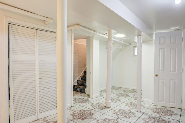 9056 184th Place, Hollis, NY 11423