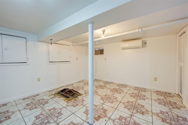 9056 184th Place, Hollis, NY 11423