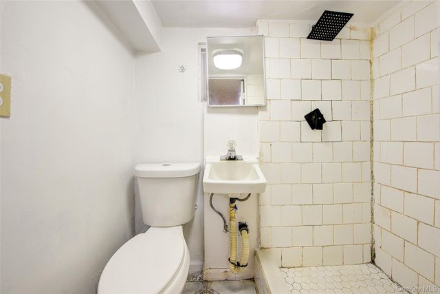 9056 184th Place, Hollis, NY 11423