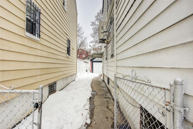 9056 184th Place, Hollis, NY 11423